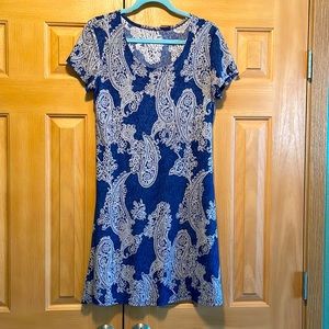Super comfy silky blue and silver/gray paisley dress